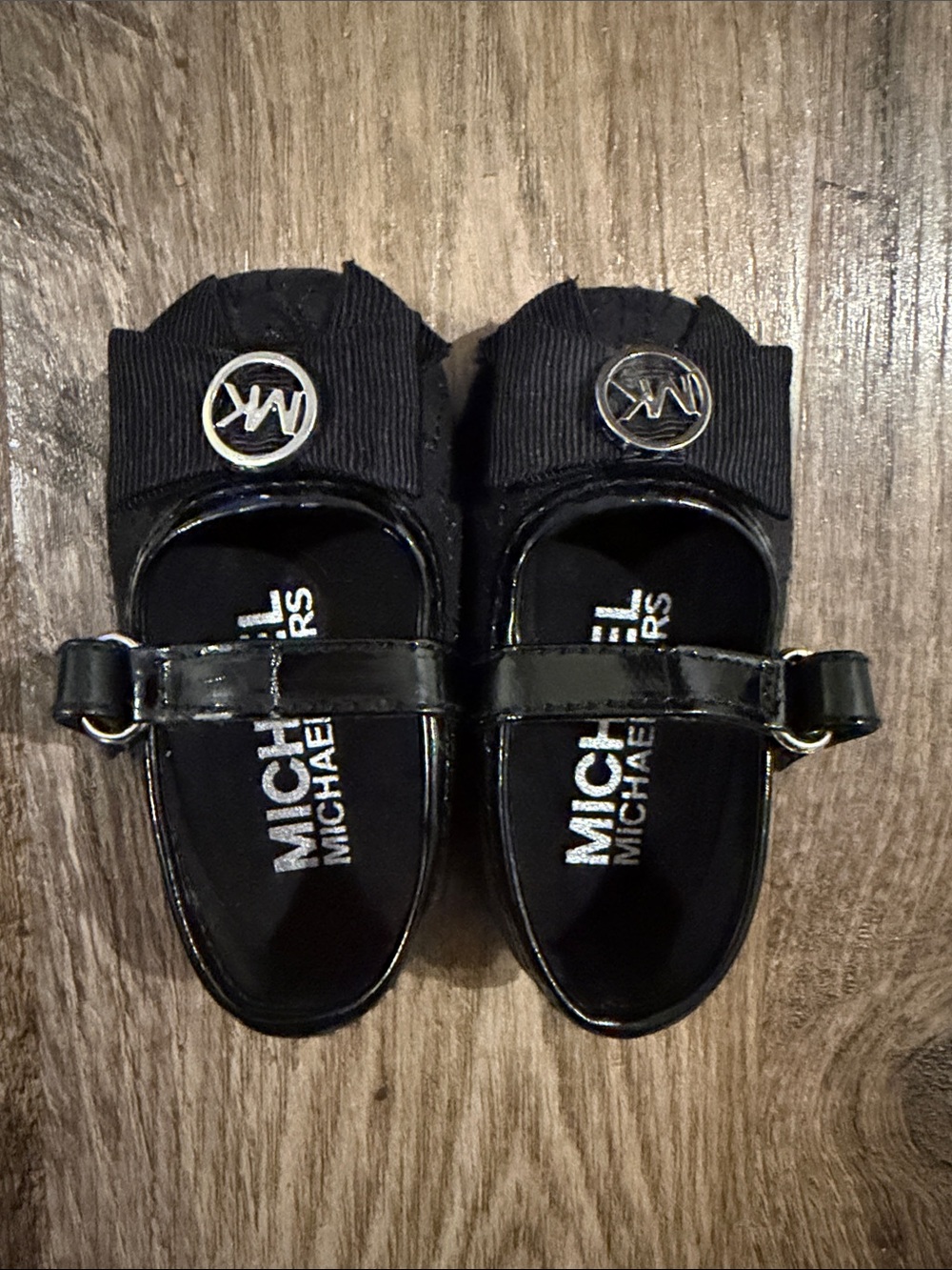 Michael Kors Black Patent Girls' Mary Jane Flats with Logo Bow - Picture 2 of 7